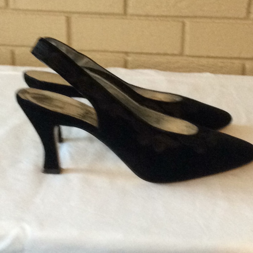 Shoes - Picture 3 of 4